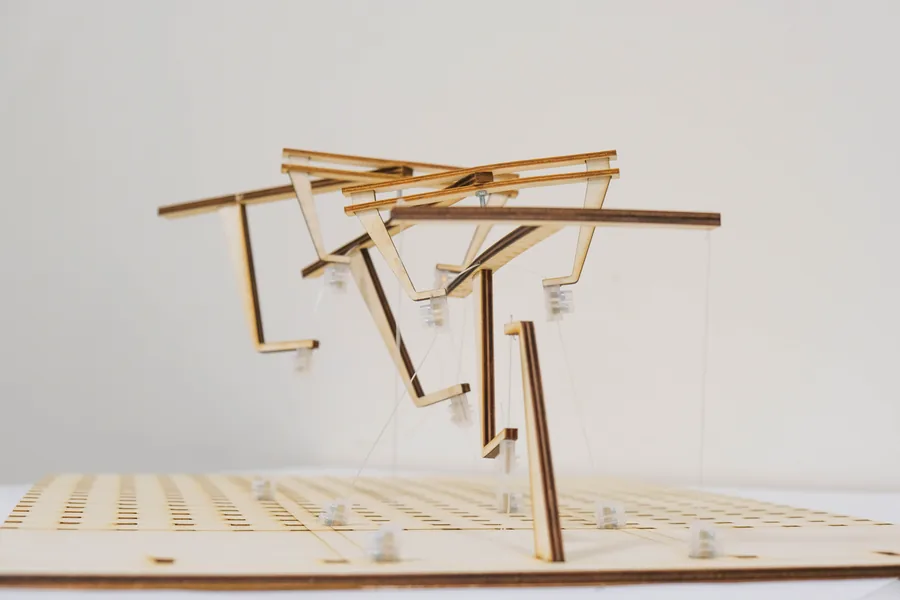 This is a model of interdependent tensegrity system aiming at being able to rotate, to grow on all axis. With one one fixed point, the system could grow…